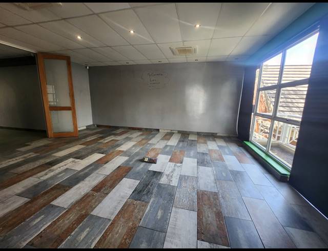 268M² OFFICE TO LET IN VORNA VALLEY
